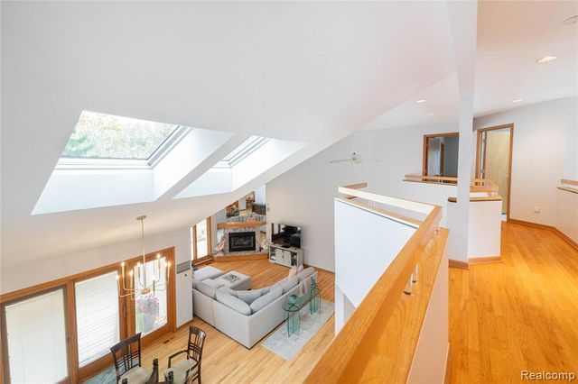 29462 East River Road, Grosse Ile, MI 48138