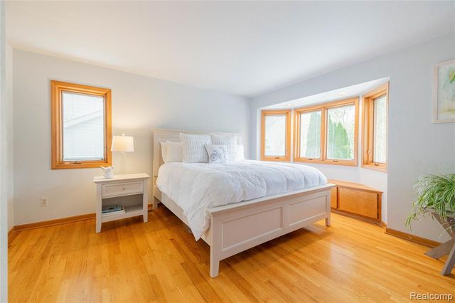 29462 East River Road, Grosse Ile, MI 48138