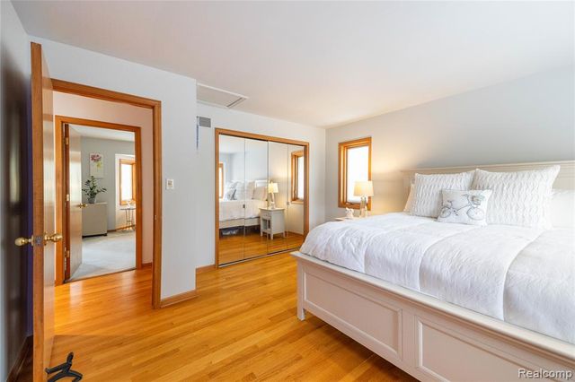 29462 East River Road, Grosse Ile, MI 48138