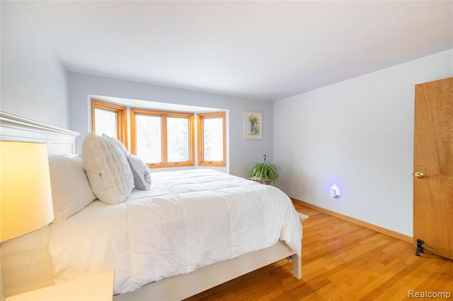 29462 East River Road, Grosse Ile, MI 48138