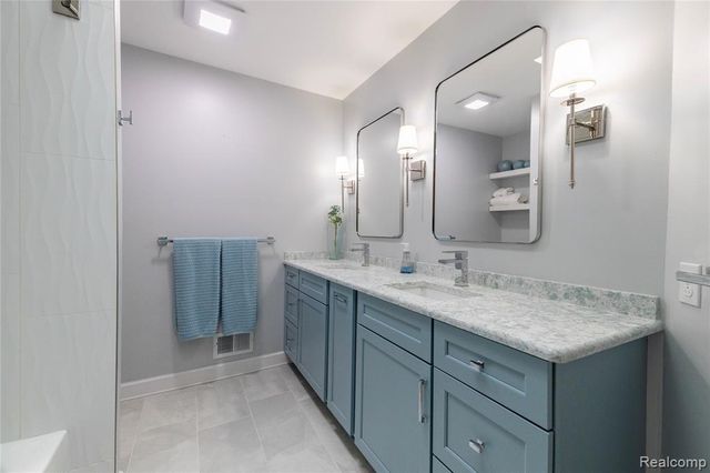 29462 East River Road, Grosse Ile, MI 48138