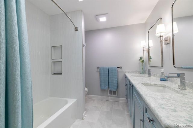 29462 East River Road, Grosse Ile, MI 48138