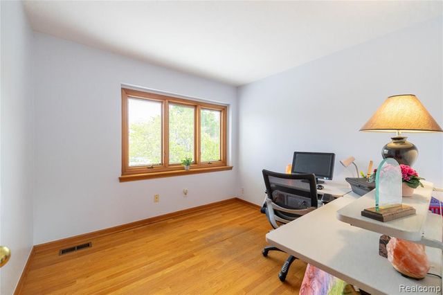 29462 East River Road, Grosse Ile, MI 48138