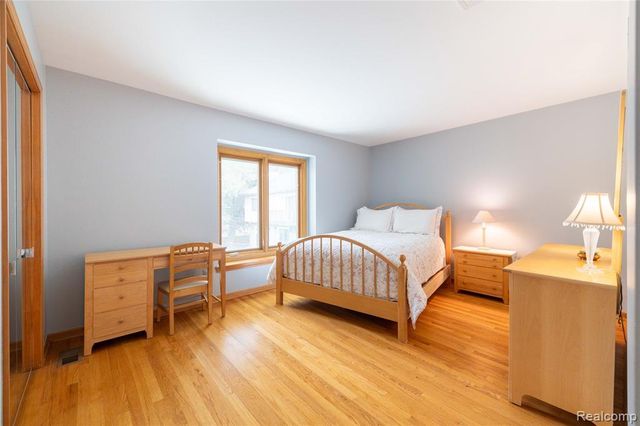 29462 East River Road, Grosse Ile, MI 48138