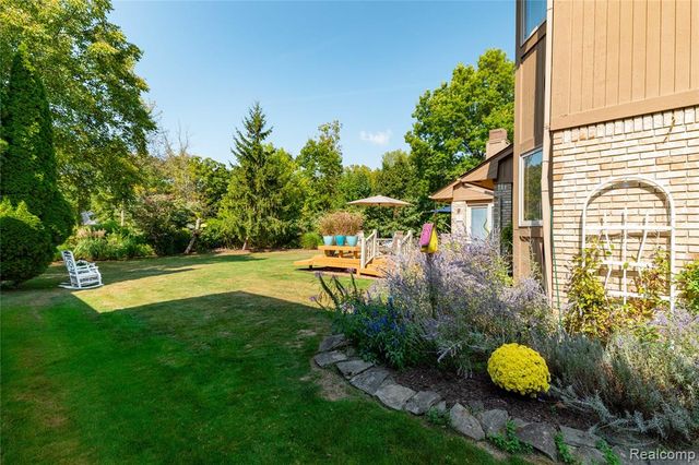 29462 East River Road, Grosse Ile, MI 48138