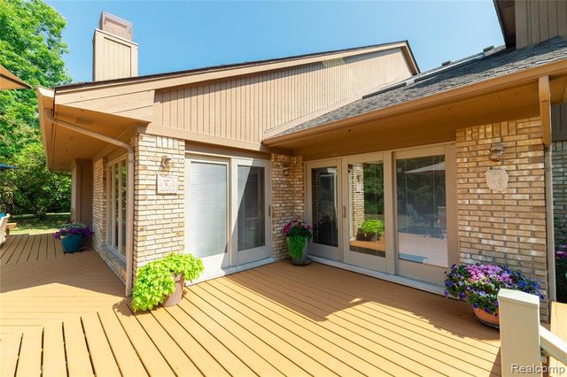 29462 East River Road, Grosse Ile, MI 48138