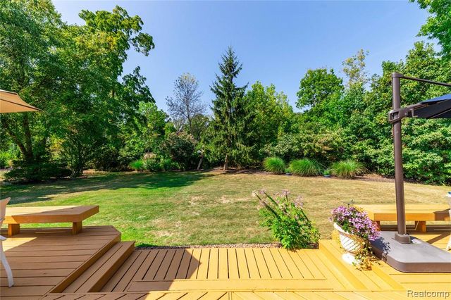 29462 East River Road, Grosse Ile, MI 48138