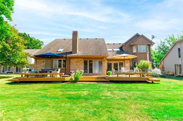 29462 East River Road, Grosse Ile, MI 48138