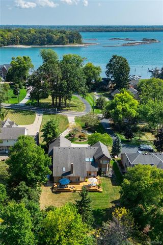 29462 East River Road, Grosse Ile, MI 48138