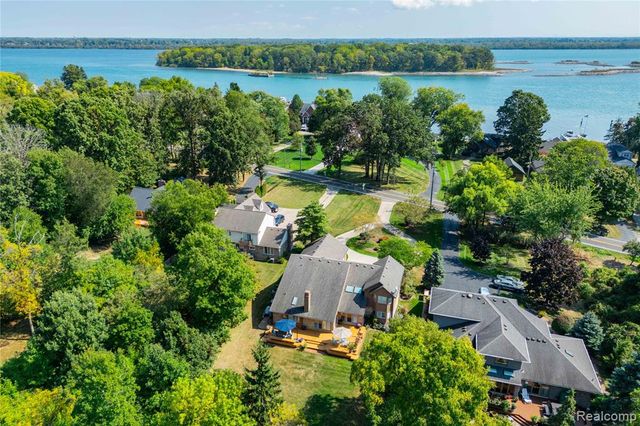 29462 East River Road, Grosse Ile, MI 48138