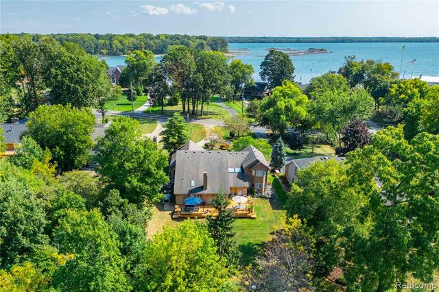 29462 East River Road, Grosse Ile, MI 48138