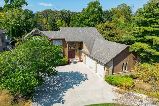 29462 East River Road, Grosse Ile, MI 48138