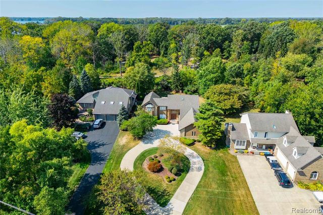 29462 East River Road, Grosse Ile, MI 48138