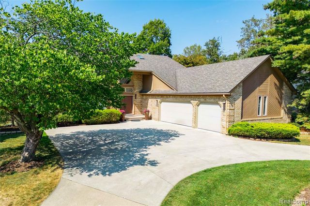 29462 East River Road, Grosse Ile, MI 48138