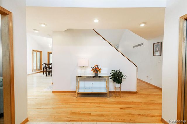 29462 East River Road, Grosse Ile, MI 48138