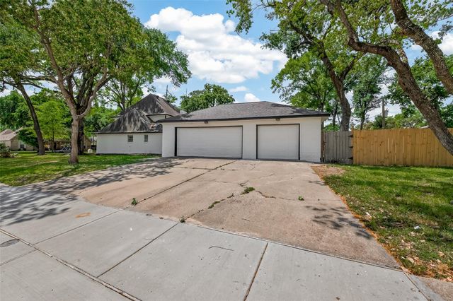1102 Belaya Lane, Houston, TX 77090