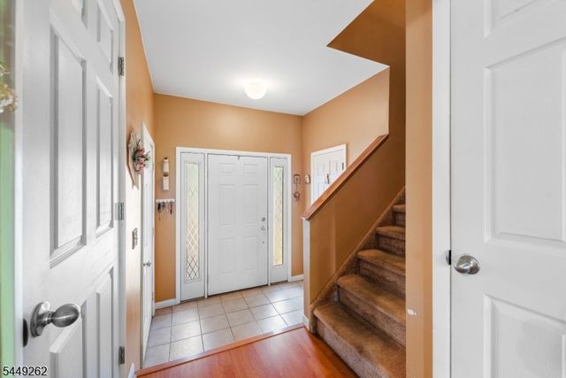 6 Sparrow Circle, Hampton Twp., NJ 07860