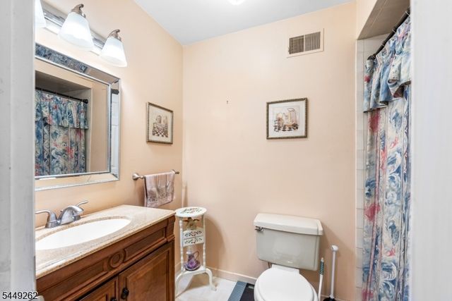 6 Sparrow Circle, Hampton Twp., NJ 07860