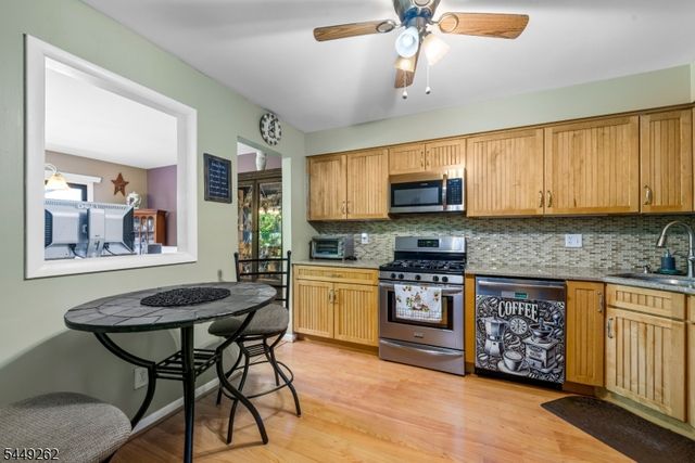 6 Sparrow Circle, Hampton Twp., NJ 07860