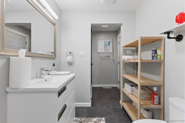 3733 Lake Front Street, Waterford, MI 48328