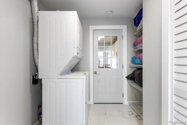 3733 Lake Front Street, Waterford, MI 48328