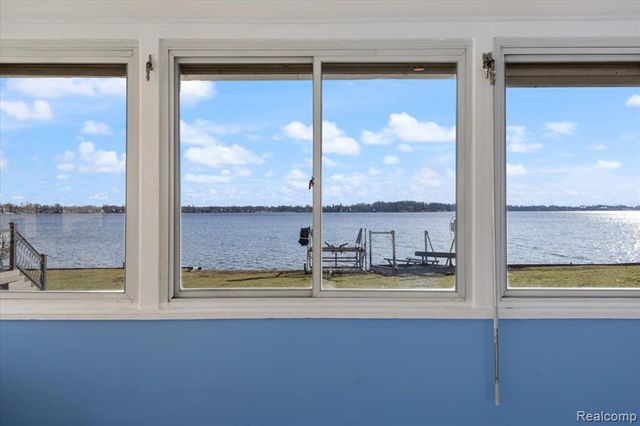 3733 Lake Front Street, Waterford, MI 48328