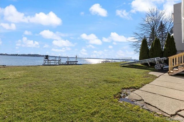 3733 Lake Front Street, Waterford, MI 48328