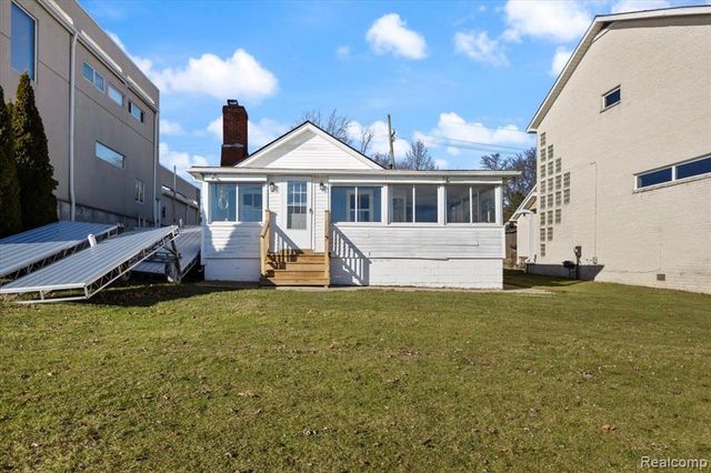 3733 Lake Front Street, Waterford, MI 48328