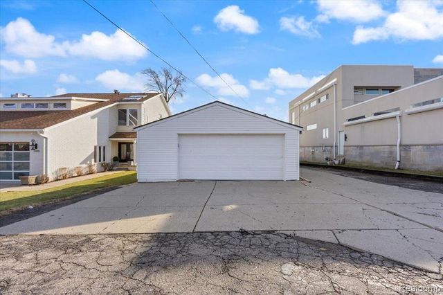 3733 Lake Front Street, Waterford, MI 48328