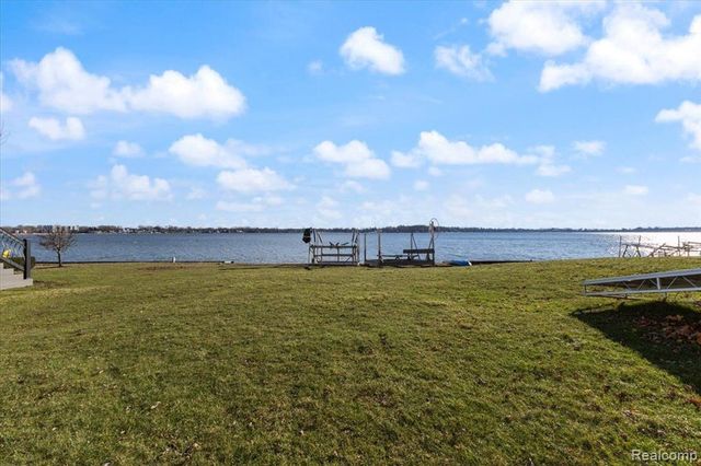 3733 Lake Front Street, Waterford, MI 48328