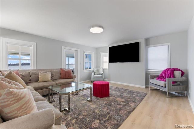 3733 Lake Front Street, Waterford, MI 48328