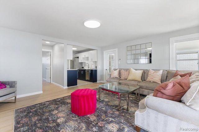 3733 Lake Front Street, Waterford, MI 48328