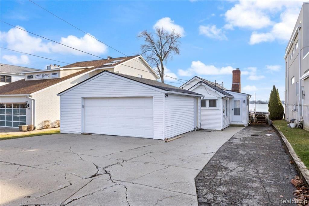 3733 Lake Front Street, Waterford, MI 48328