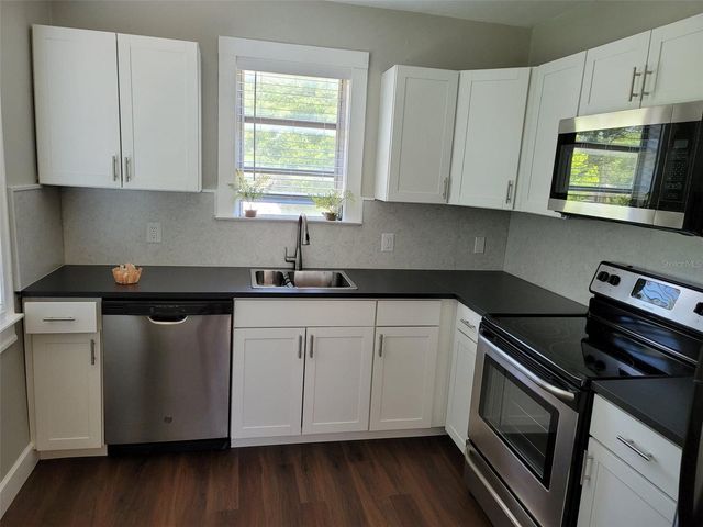 3301 W WOODLAWN AVENUE, Tampa, FL 33607