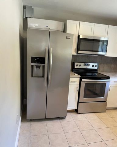 3301 W WOODLAWN AVENUE, Tampa, FL 33607