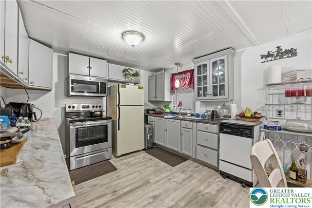8743 turkey ridge Road, Upper Macungie Twp, PA 18031