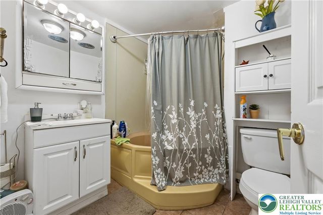 8743 turkey ridge Road, Upper Macungie Twp, PA 18031