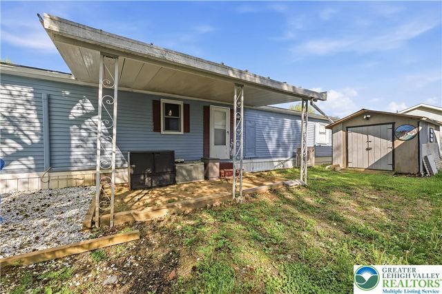 8743 turkey ridge Road, Upper Macungie Twp, PA 18031