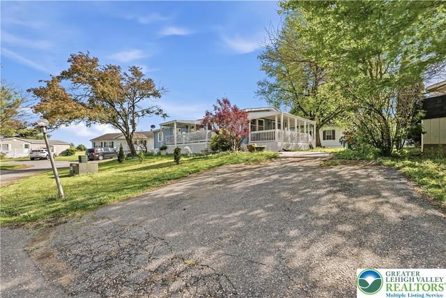 8743 turkey ridge Road, Upper Macungie Twp, PA 18031