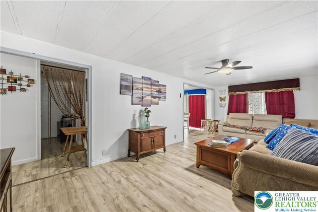 8743 turkey ridge Road, Upper Macungie Twp, PA 18031
