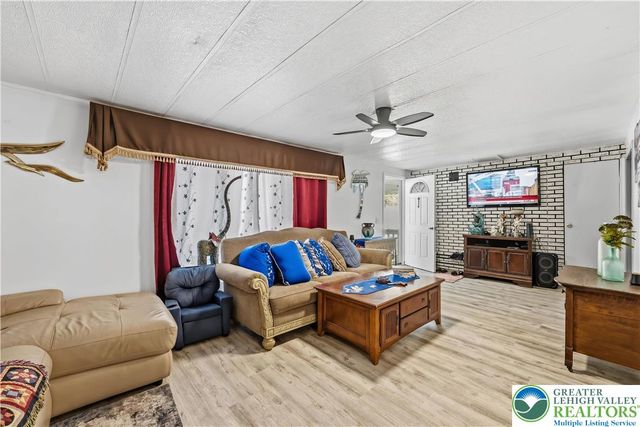 8743 turkey ridge Road, Upper Macungie Twp, PA 18031