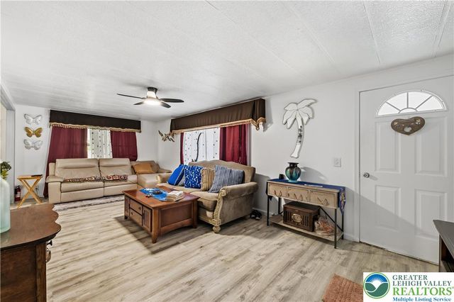 8743 turkey ridge Road, Upper Macungie Twp, PA 18031