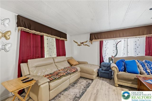 8743 turkey ridge Road, Upper Macungie Twp, PA 18031