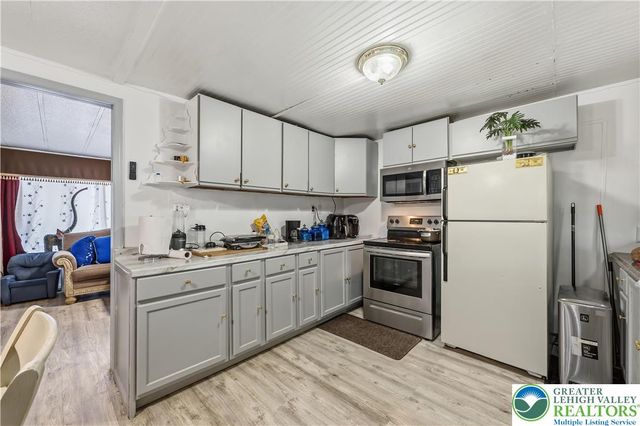 8743 turkey ridge Road, Upper Macungie Twp, PA 18031