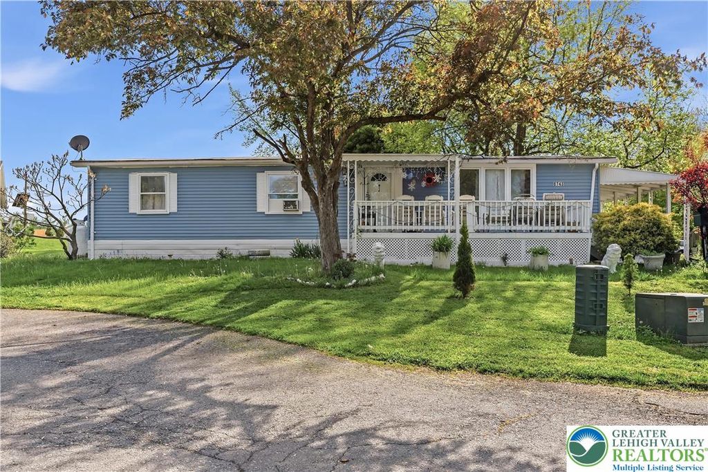8743 turkey ridge Road, Upper Macungie Twp, PA 18031