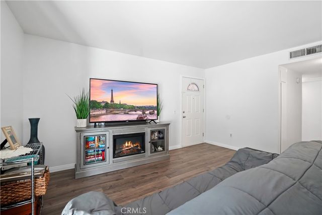 10331 Lindley 150, Porter Ranch, CA 91326