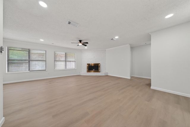 6 Quailwood Drive, Baytown, TX 77521