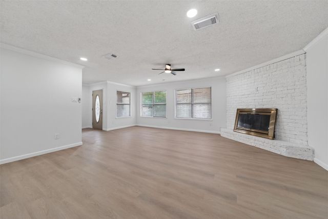 6 Quailwood Drive, Baytown, TX 77521