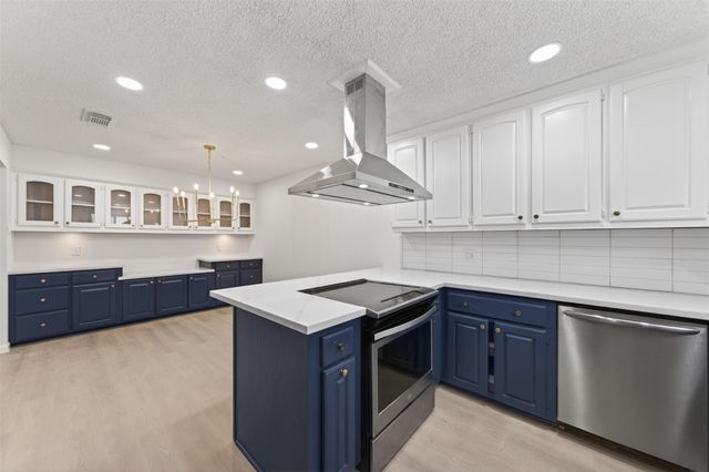6 Quailwood Drive, Baytown, TX 77521