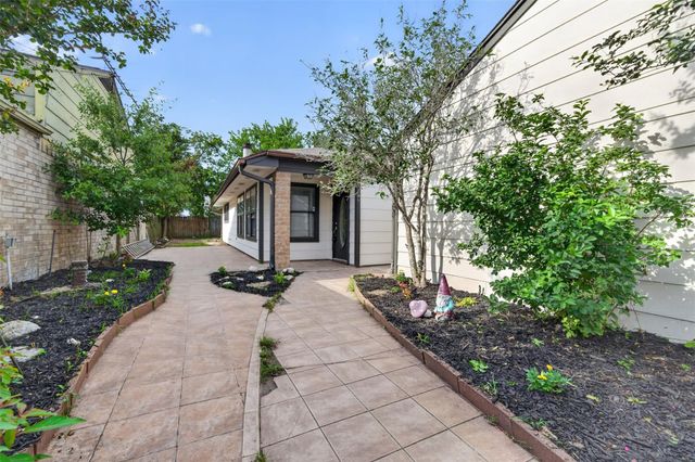 6 Quailwood Drive, Baytown, TX 77521